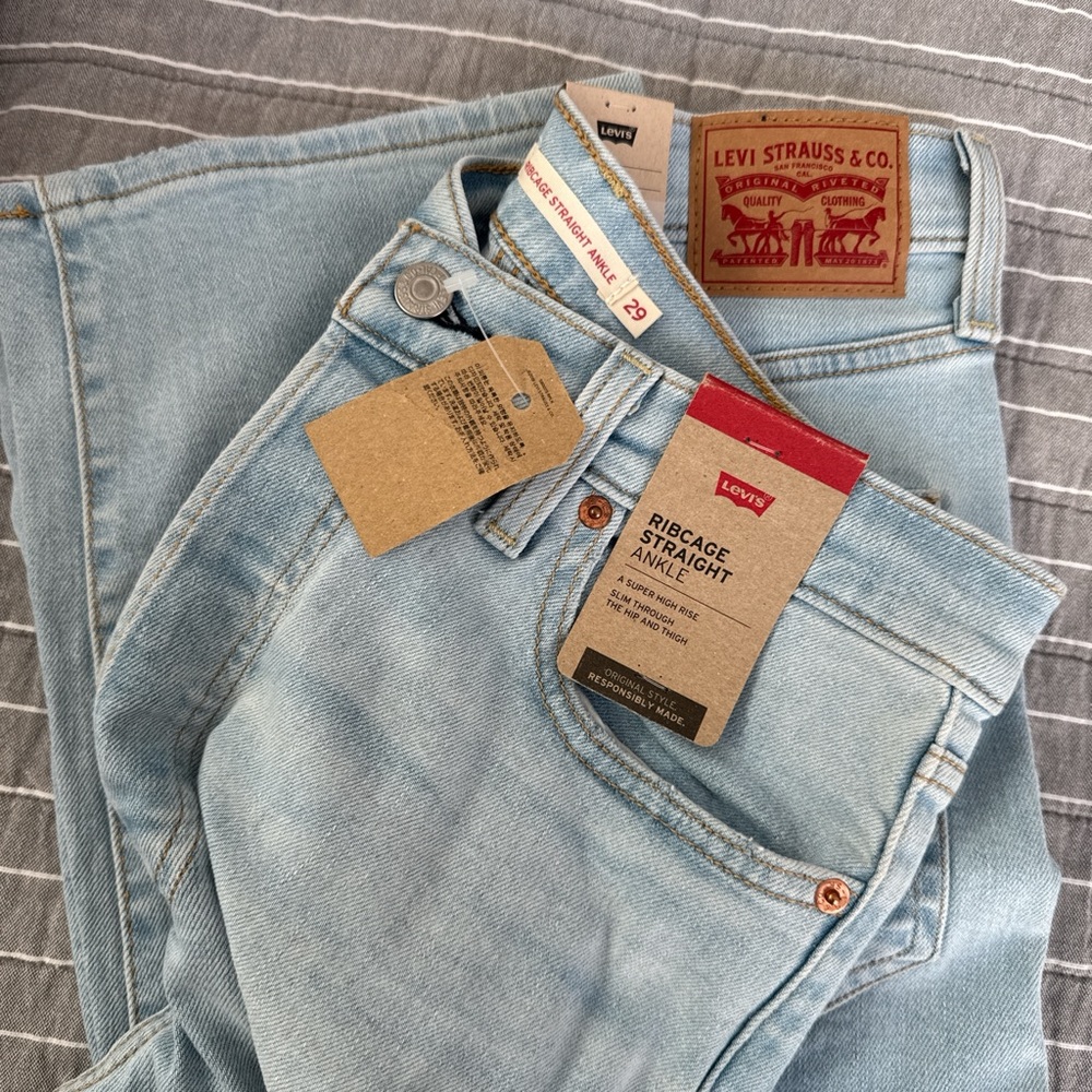 Levi’s Ribcage Straight jeans